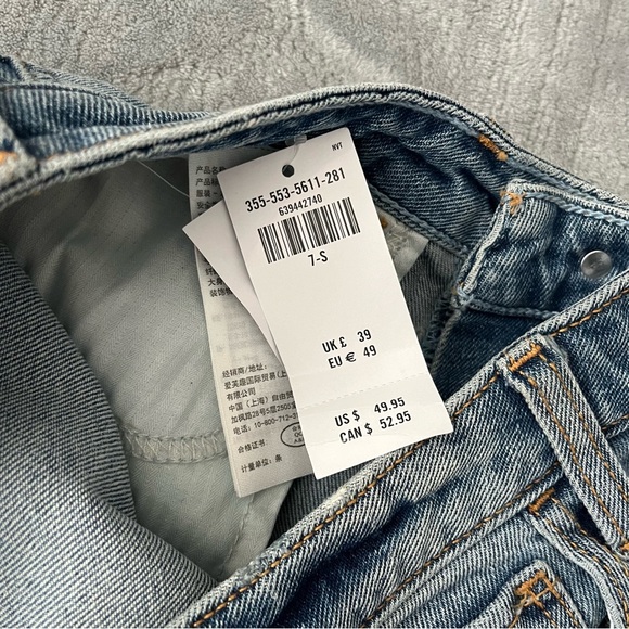 Hollister Ultra High-Rise Mom Jeans - Picture 12 of 12